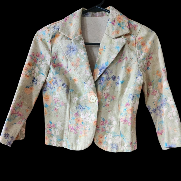 Forever 21 Jackets & Blazers - Forever 21 Spring Crop Blazer Jacket